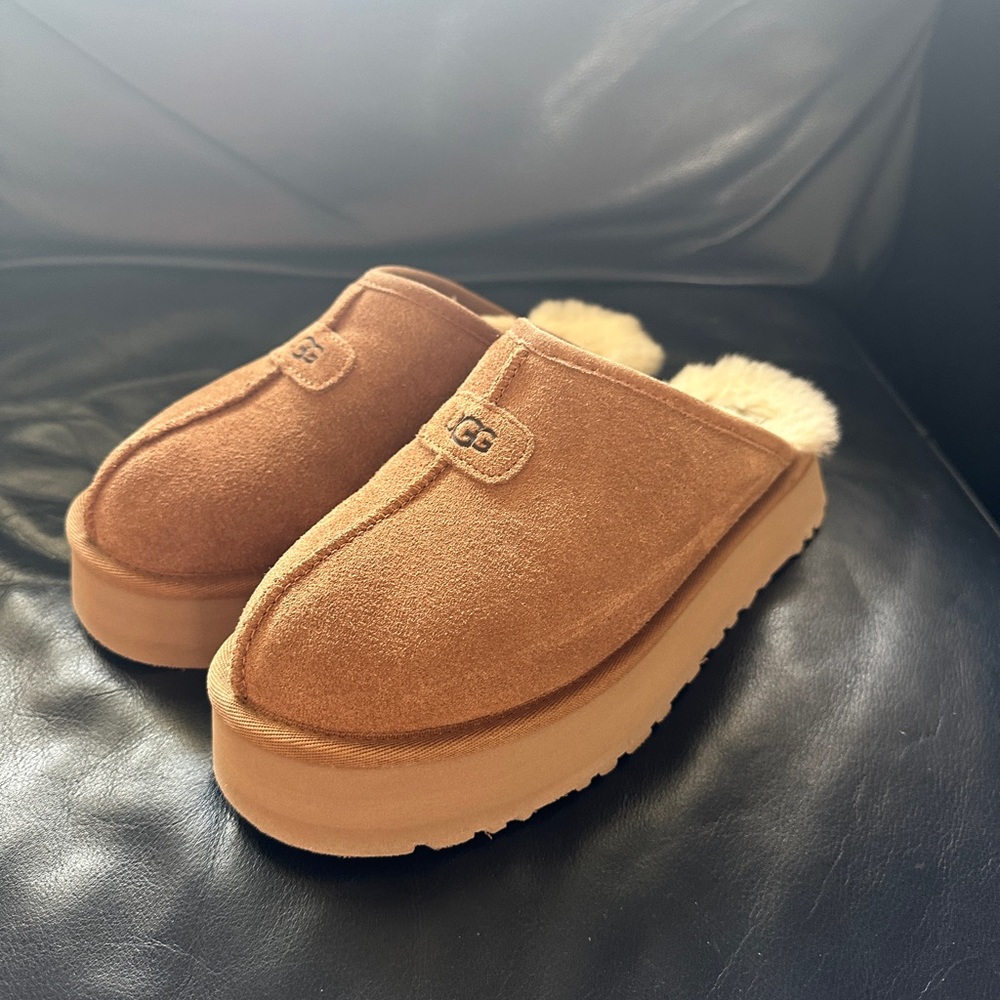 NEW UGG® Discoquette Genuine Shearling Slide Slipper, Women’s size 6
